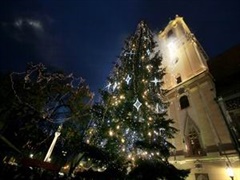 Vianočné trhy Bratislava.jpg Vianočné trhy Bratislava.jpg