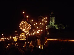 Vianočné trhy a Nitriansky hrad.jpg