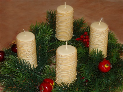 Adventné sviečky medová aróma.jpg Adventné sviečky medová aróma.jpg